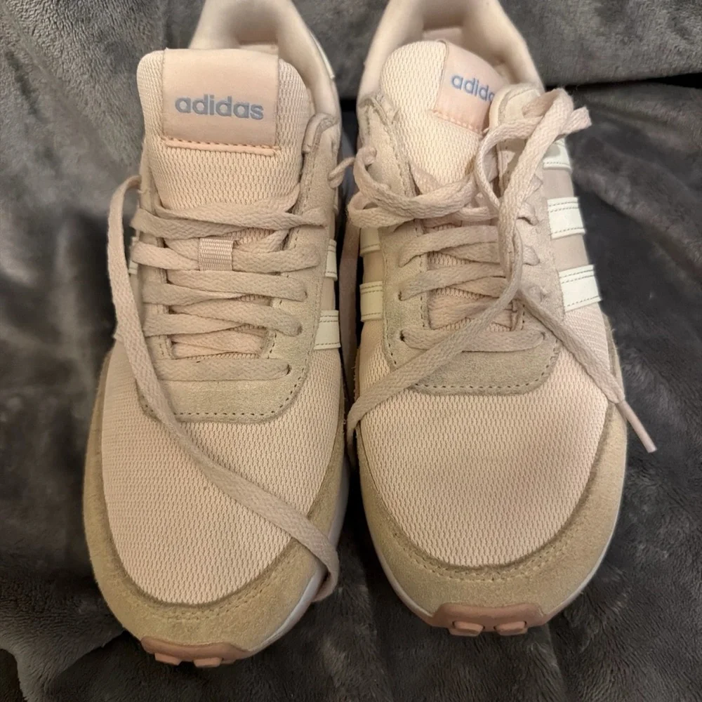 RUN 70S SHOES Adidas Women's Cream Sneakers
